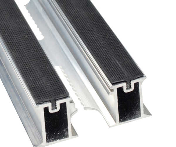 Aluminium Trägerschiene; für Stelzlagerverlegung; silber eloxiert;